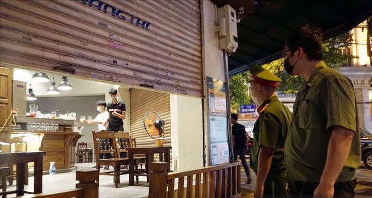 Hà Nội: Vũ trường, karaoke,....ngừng hoạt động, hàng ăn đóng cửa trước 21 giờ và tổ chức lễ cưới không quá 30 người